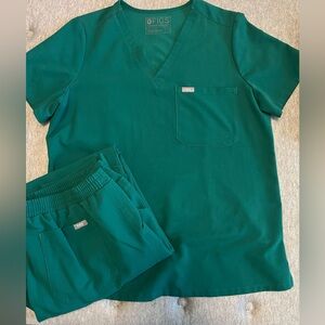 Figs Hunter Green Scrub Set